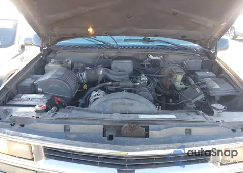 1998 Chevrolet C1500 Fleetside из США, поврежденный, VIN 1GCEC14RXWZ136121